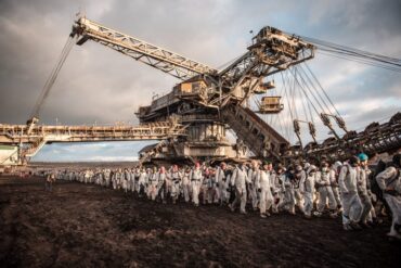 ¡Caminemos juntxs! ¡Hagamos frente al abuso de gobiernos y corporaciones!