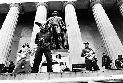 Sleep Now in the Fire: El Grito de RATM contra la globalización neoliberal